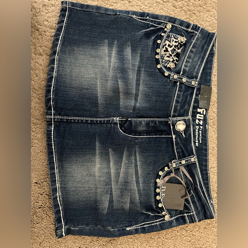 D- fuz skirt brand new ! Cute for summer